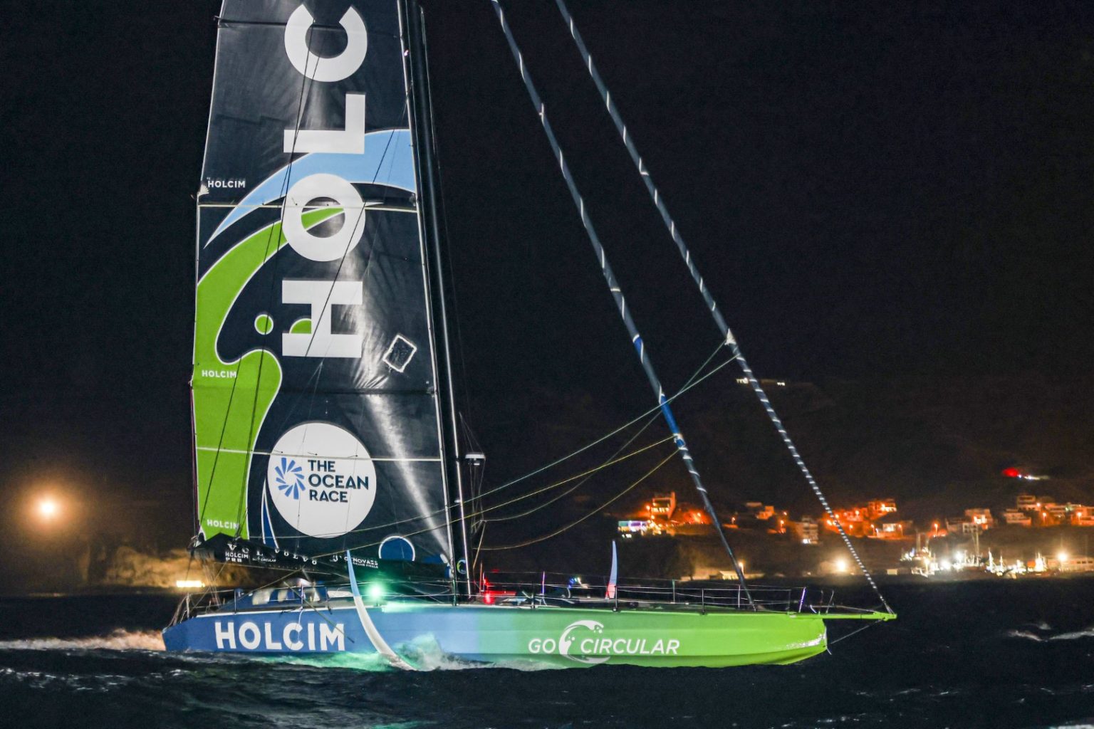 «Kevin Escoffier y el Team Holcim-PRB vencen en la épica primera etapa de The Ocean Race 2022-23»